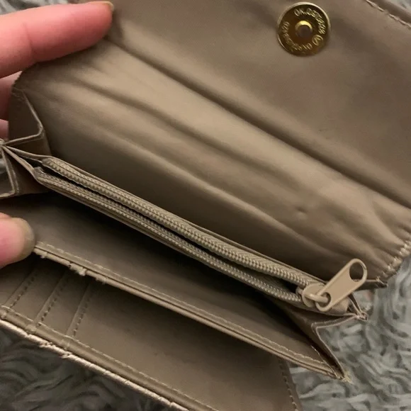 Gold Wallet - Picture 3 of 5